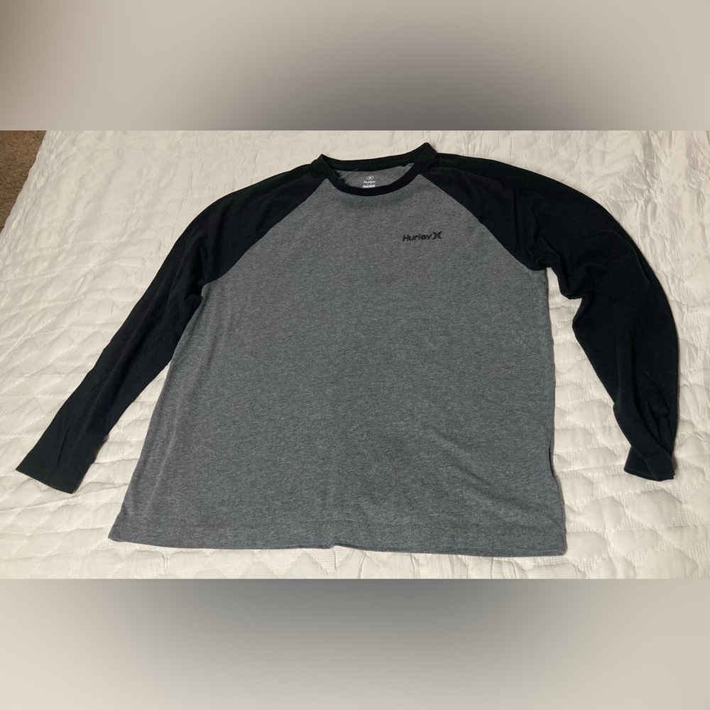 Hurley Men's Gray and Black Long Sleeve Raglan Tee